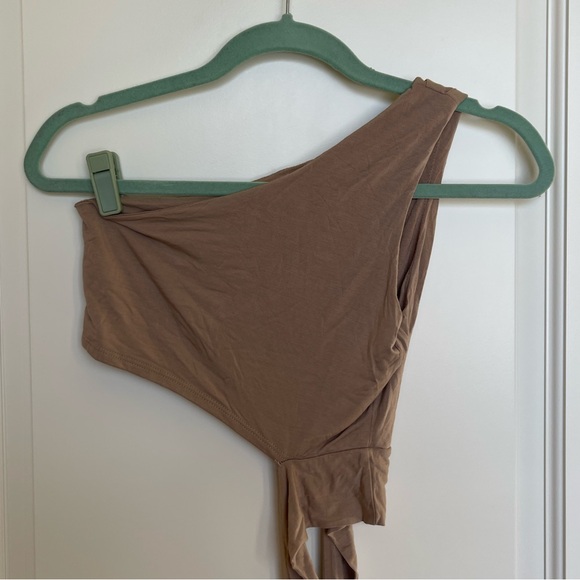 One shoulder crop top - Picture 3 of 3